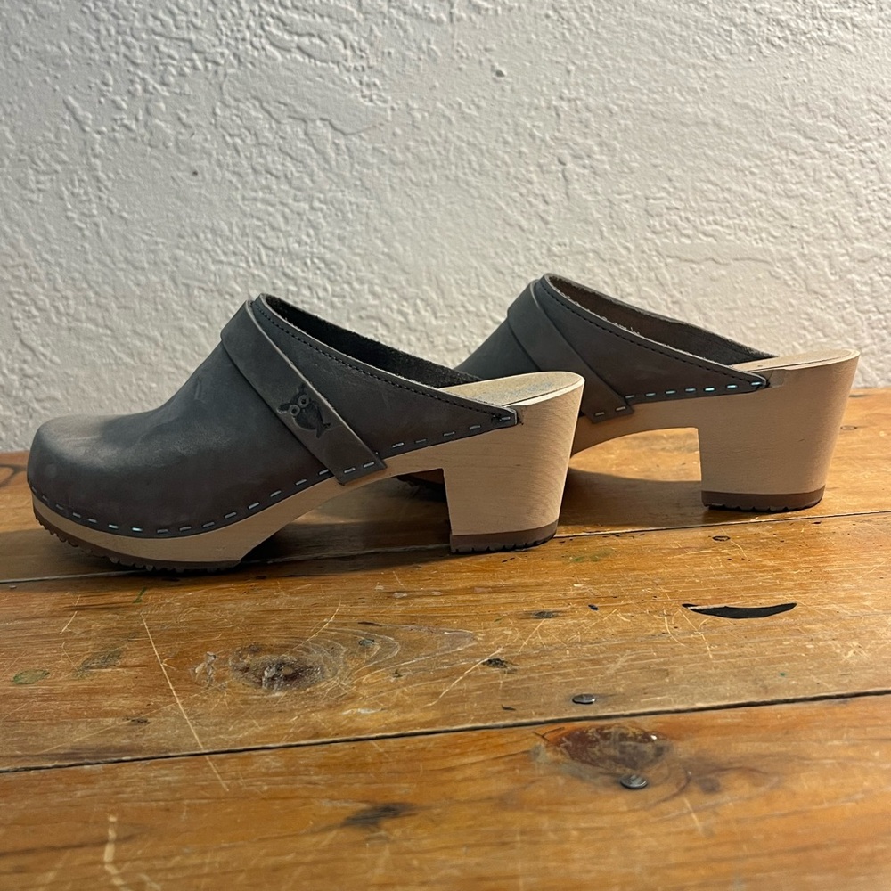 Sandgrens Leather Gray Clog with Wooden Sole